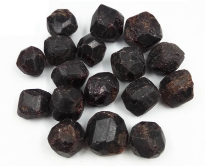 馬拉維到廣州進口石榴石原石報關公司代理案例